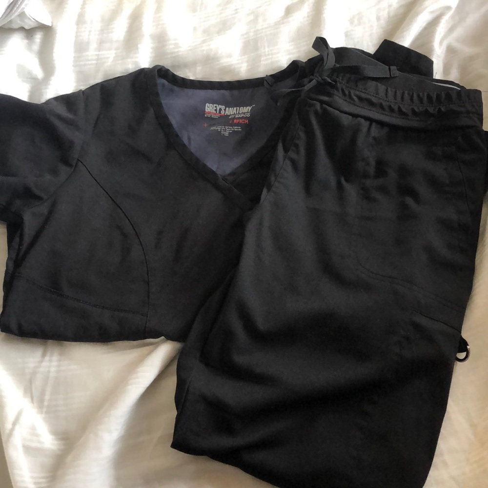 Black greys anatomy stretch scrubs